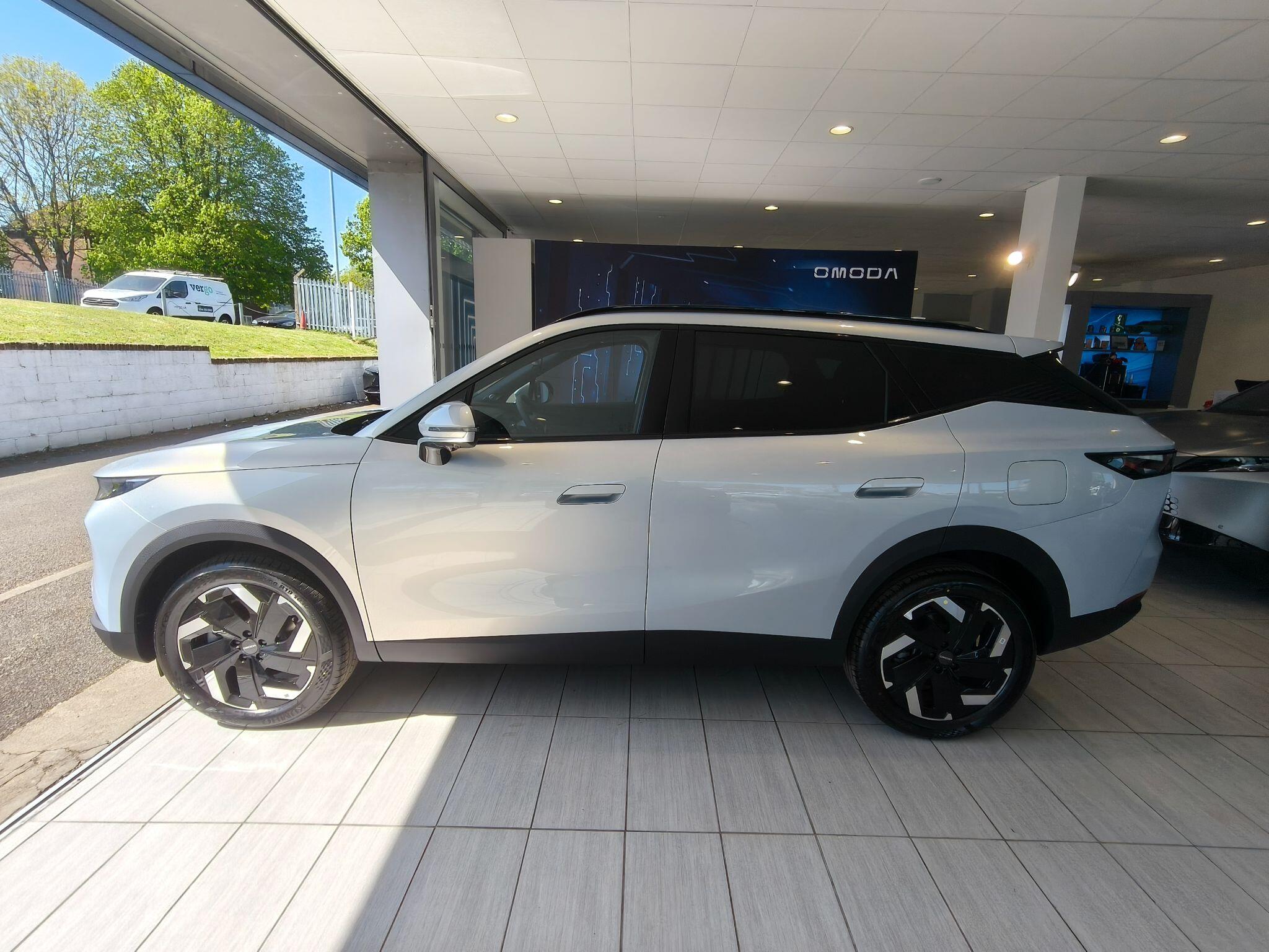 Large vehicle image